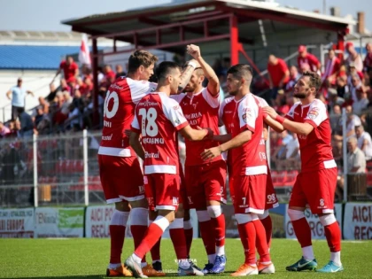 UTA câştigă la scor derby-ul cu Petrolul şi e lider detaşat