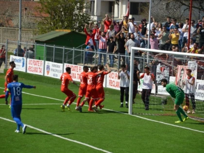 UTA detronează liderul! Victorie pentru Popa, mândrie şi culori