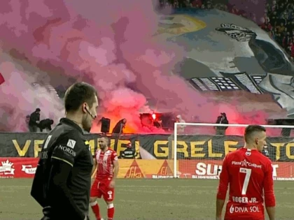 UTA - Dinamo a început pe stradă şi s-a încheiat spectaculos, în tribune! Atmosferă superbă pusă în scenă de ultraşi