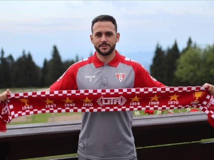 UTA l-a prezentat oficial pe Dobrescu, direct din cantonament