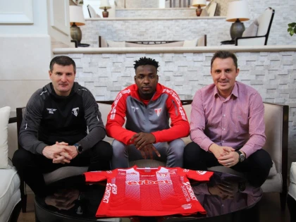 UTA l-a prezentat oficial şi pe Filip Otele! Nigerianul vine de la Kauno Zalgiris