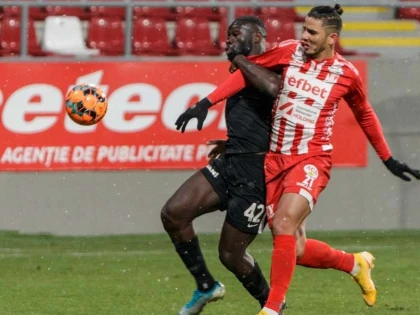 UTA ştie să şi atace, dar s-a "dezgheţat" pe mâna fundaşilor: "I-am spus să mă caute, la cornere"!
