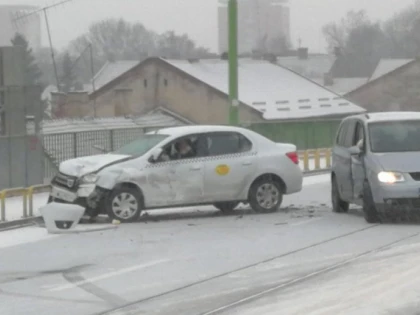 Utilajele de deszăpezire acționează, dar nu le vede nimeni