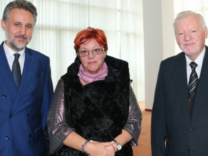 UVVG I-A ACORDAT AMBASADORULUI MARIUS LAZURCĂ PLACHETA DE AUR