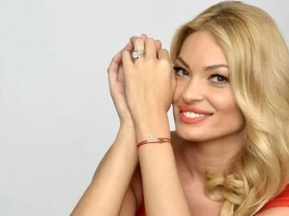 VALENTINA PELINEL A INCEPUT SA SE ROAGE