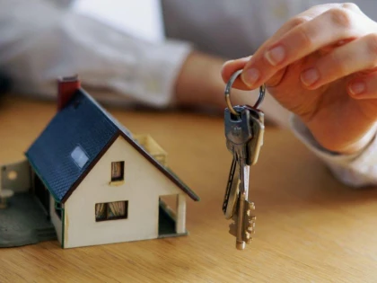 Vânzările de locuinţe au scăzut cu 3,4%