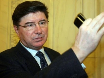 VICEPREȘEDINTELE SENATULUI ÎI SUGEREAZĂ DEMISIA LUI OPREA. VOTUL NU POATE FI RELUAT