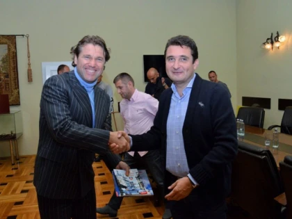 VICEPRIMARUL BIBARȚ S-A ÎNTÂLNIT CU FOSTUL FOTBALIST FLORIN RĂDUCIOIU