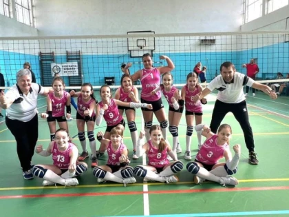 Victoria Nădlac participă la turneul final al Campionatului Național de minivolei feminin