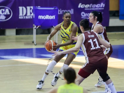 Victorie confortabilă a liderului, la debutul americancei Sutherland