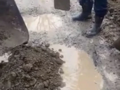 (VIDEO) Arădenii fac munca CJA și repară drumurile din județ