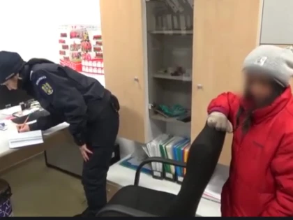 (VIDEO) Fetiță de 13 ani, salvată de la îngheț de jandarmii arădeni