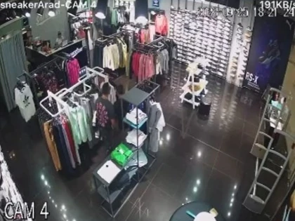 (VIDEO) Hoț prins în timp record, după ce a furat un trening din magazinul Arman Sport, din incinta Atrium Mall