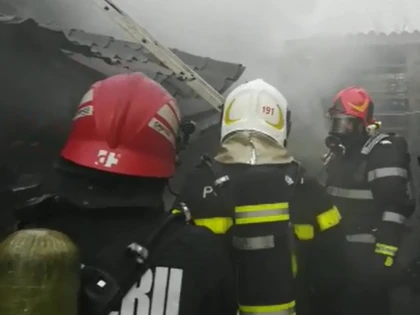 (VIDEO) Incendiu în municipiu. O femeie a fost transportată la spital