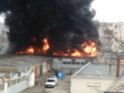 (VIDEO) Incendiu puternic în cartierul Aurel Vlaicu