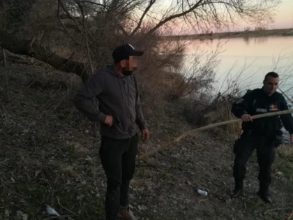 (VIDEO) Jandarmii arădeni au prins doi braconieri pe malul Mureșului, la Pecica