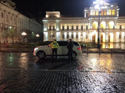 (VIDEO) Patrule mixte în municipiul Arad. Sunt verificate persoanele care ies din casă după ora 22