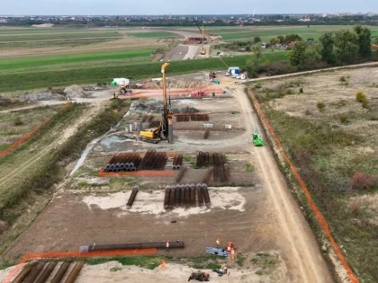 (VIDEO) Se construiește un nou pod peste Mureș, în cadrul proiectului de modernizare a căii ferate Arad-Timișoara