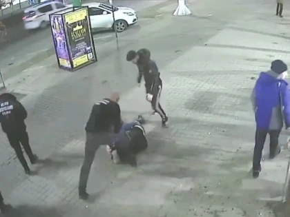 (VIDEO) Un tânăr din Arad a fost bătut cu bestialitate, de angajații unei firme de pază. Poliția și Parchetul dorm, în continuare