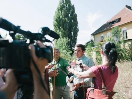 VIN ALEGERILE ! FALCĂ ŞI AI LUI PREIAU DIN NOU CETATEA ARADULUI. URMEAZĂ TREI LUNI DE LAPTE ŞI MIERE