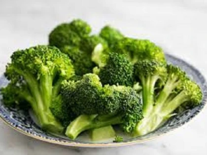 Vin rosu, ceai, brocoli, alimente care ne protejeaza de Alzheimer