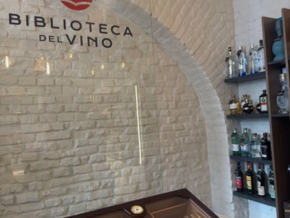 Vinoteca „Biblioteca del Vino”, locul special din Arad unde savurezi povești....în pahare! (FOTO)