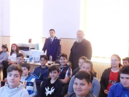 „Violența și consecințele ei sociale”, seminar educativ-preventiv derulat la Școala Gimnazială „Mihai Eminescu” din Arad