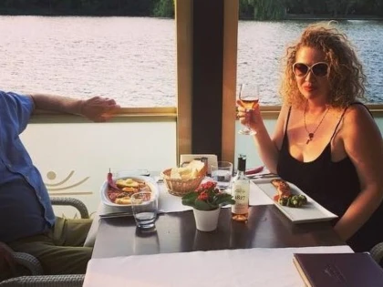 Viorel Lis e bolnav, dar se distreaza cu Oana la mare!