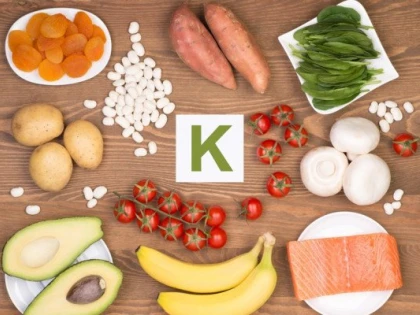 Vitamina K, crucială pentru sănătatea vaselor de sânge