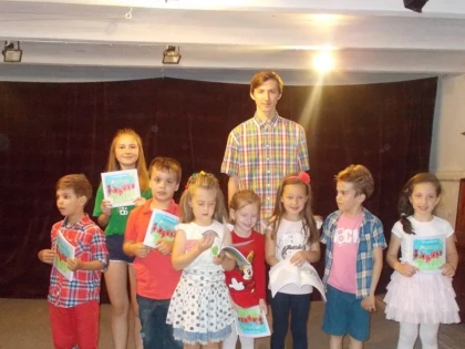 VOIE BUNĂ ȘI MULTE EMOȚII CU MICII ARTIȘTI ARĂDENI, DE 1 IUNIE