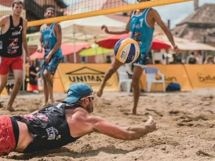 Voleibaliştii arădeni “invadează” nisipul de la Mamaia