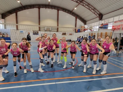 Voleiul juvenil arădean performează: Nădlacul bifează o premieră, iar ProVolei, Westar și Lipova țin ștacheta sus (FOTO)