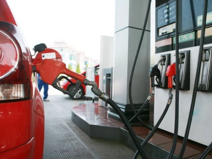 VOM PLĂTI O NOUĂ TAXĂ PE CARBURANT