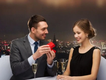 VREI O RELATIE SERIOASA? PATRU INTREBARI PE CARE TREBUIE SA TI LE PUI