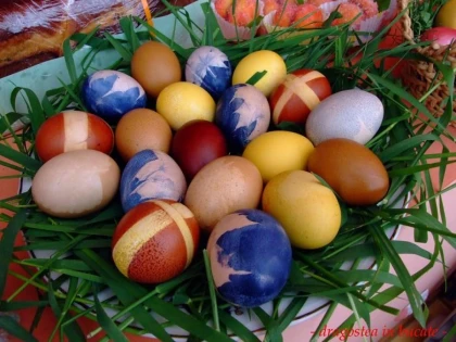 Vrei să vopsești în mod natural ouăle de Paște? Nimic mai simplu!