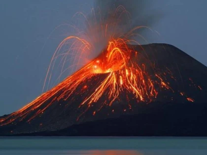 Vulcanul italian Stromboli a erupt. Un turist a fost ucis