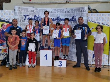 Weekend prolific pentru sportivii de la CSȘ Gloria Arad, medalii naționale la lupte și kaiac! (FOTO)