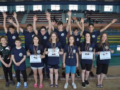 Weekend prolific pentru sportivii de la CSŞ Gloria: medalii la înot, lupte, kaiac şi atletism! (FOTO)