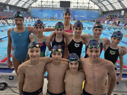 Zece înotători de la CSS Gloria Arad participă la Campionatul Național de Cadeți de la Oradea