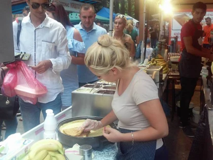 Zece mii de persoane, în prima zi a Paradei Clătitelor (FOTO)