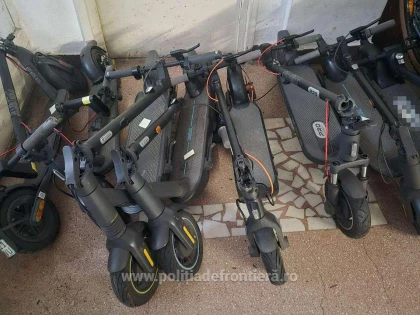 Zeci de biciclete și trotinete electrice fără acte de proveniență, estimate la aproximativ 172.000 de lei, descoperite de polițiștii de frontieră de la Nădlac