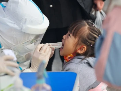 Zeci de elevi au fost izolați într-o școală din China, după ce un profesor a fost testat pozitiv cu COVID