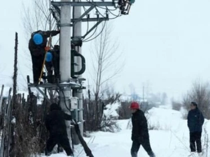 Zeci de localități au rămas fără curent, din cauza ninsorilor