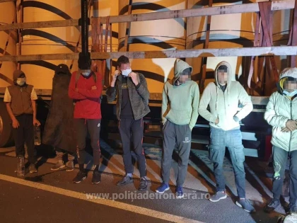 Zeci de migranți au încercat să treacă granița pe la Nădlac și Vărșand, ascunși în TIR-uri