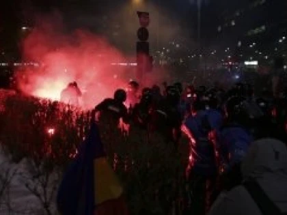 Zeci de protestatari care au provocat violenţe, audiaţi