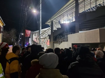 Zeci de suporteri l-au aşteptat pe Balint după umilinţa cu Astra. Susţinere în lupta pentru salvare
