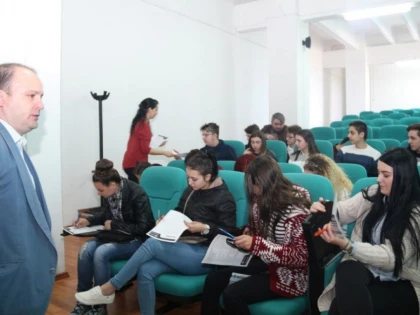 Ziua Porților Deschise la Facultatea de Științe Economice a UVVG